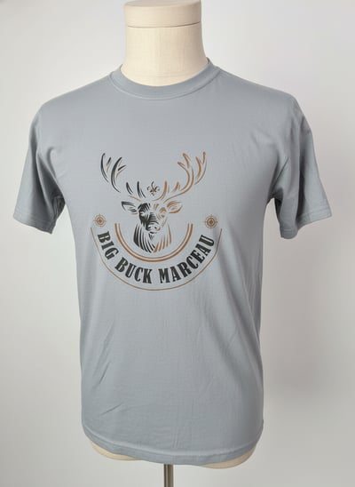 T-shirt Gris Élégance Chasseur – Big Buck Marceau